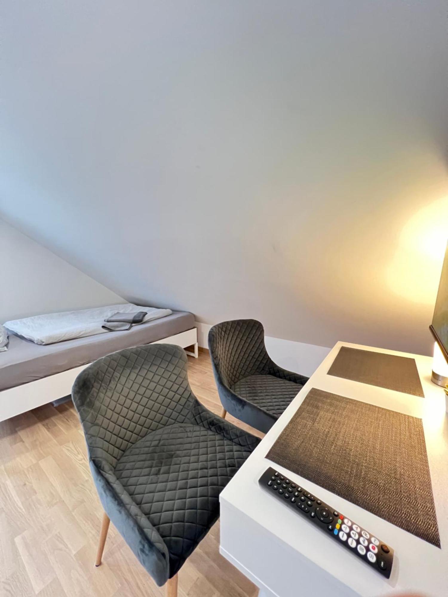 Charmantes Studio-Apartment Im Herzen Von Neureut - Fussbodenheizung, Regendusche, Waschmaschine, Stellplatz Карлсруе Екстер'єр фото