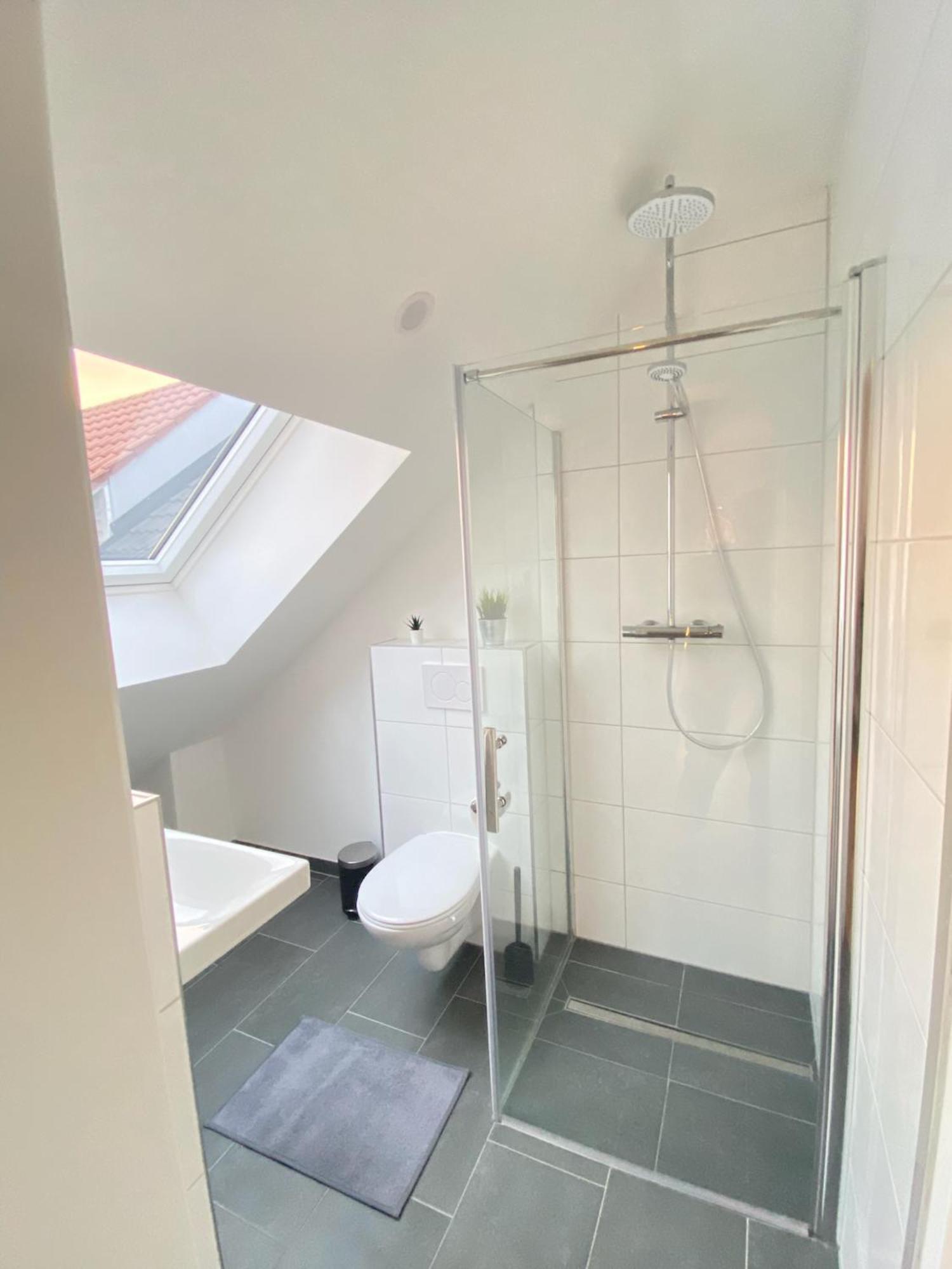 Charmantes Studio-Apartment Im Herzen Von Neureut - Fussbodenheizung, Regendusche, Waschmaschine, Stellplatz Карлсруе Екстер'єр фото